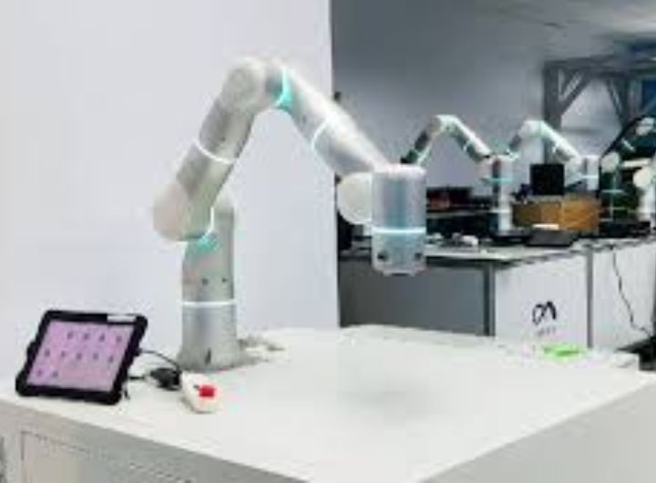 Robot AI trong sản xuất là gì và doanh nghiệp dùng nó để làm gì? Robot AI trong sản xuất là gì và doanh nghiệp dùng nó để làm gì?