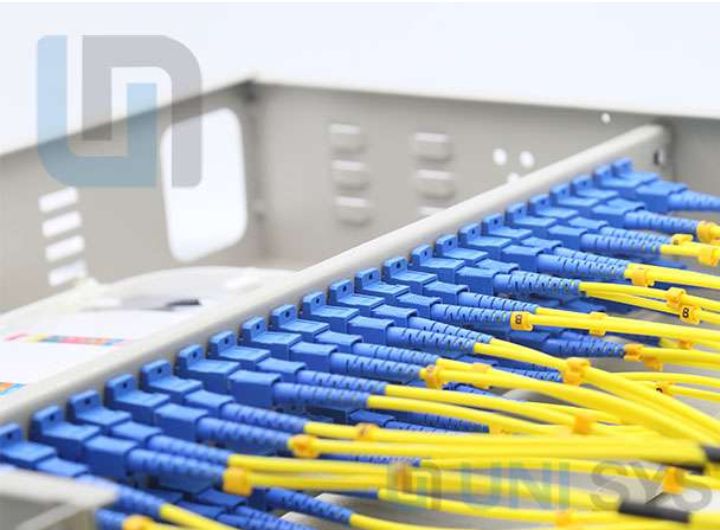 Hộp phối quang ODF 48FO lắp Adapter và dây nhảy quang Hộp phối quang ODF 48FO lắp Adapter và dây nhảy quang