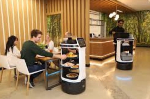 Robot giao đồ ăn khách sạn Phú Quốc – Số lượng giới hạn